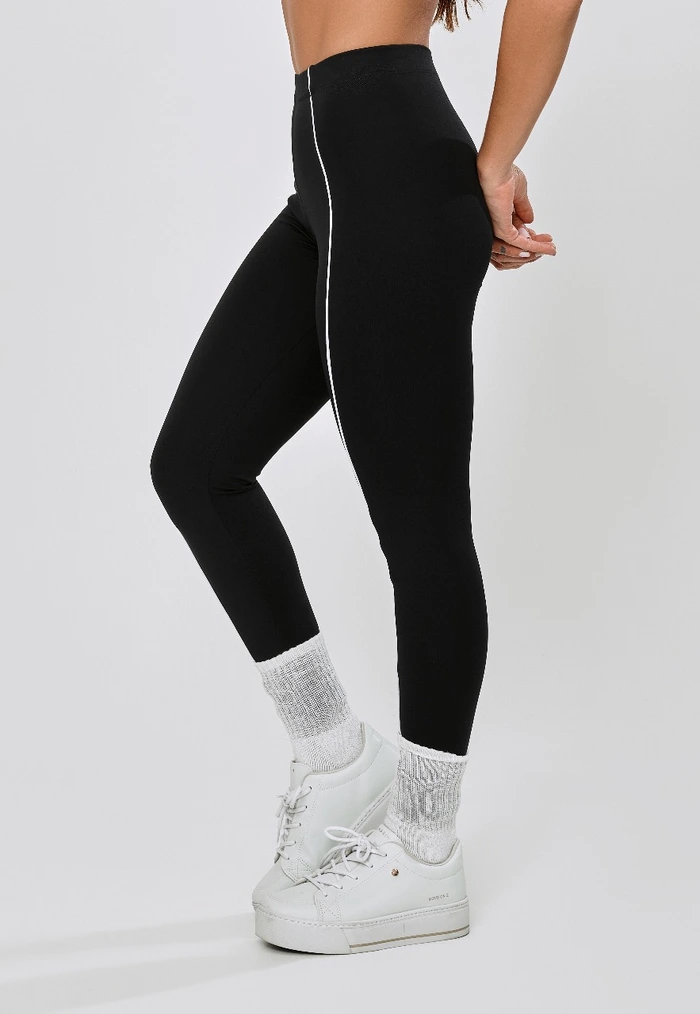CALÇA LEGGING COM VIVO NA FRENTE PRETO CALÇA LEGGING COM VIVO NA FRENTE PRETO