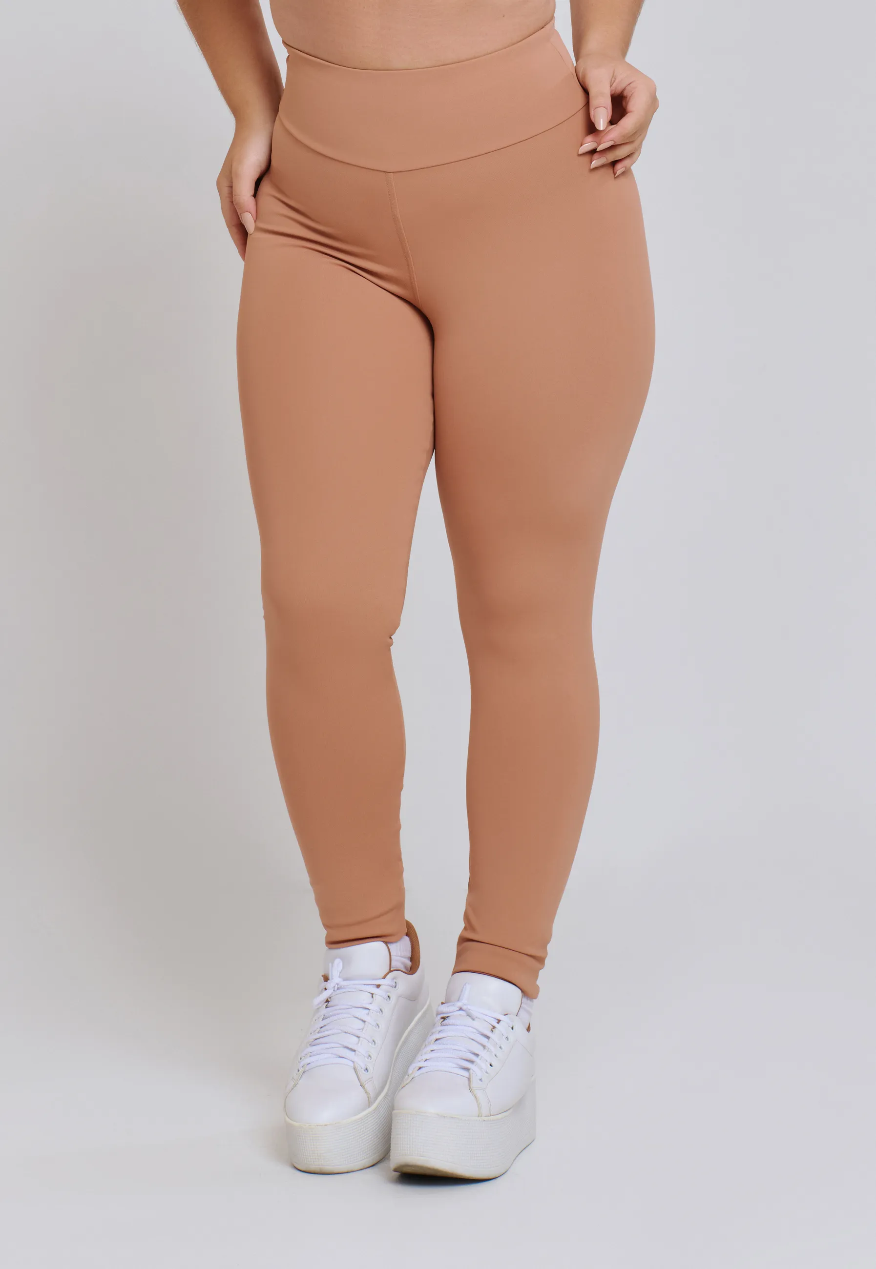 CALÇA LEGGING BÁSICA COM TACO NAS ENTREPERNAS MINIMAL MACHIATO CALÇA LEGGING BÁSICA COM TACO NAS ENTREPERNAS MINIMAL MACHIATO