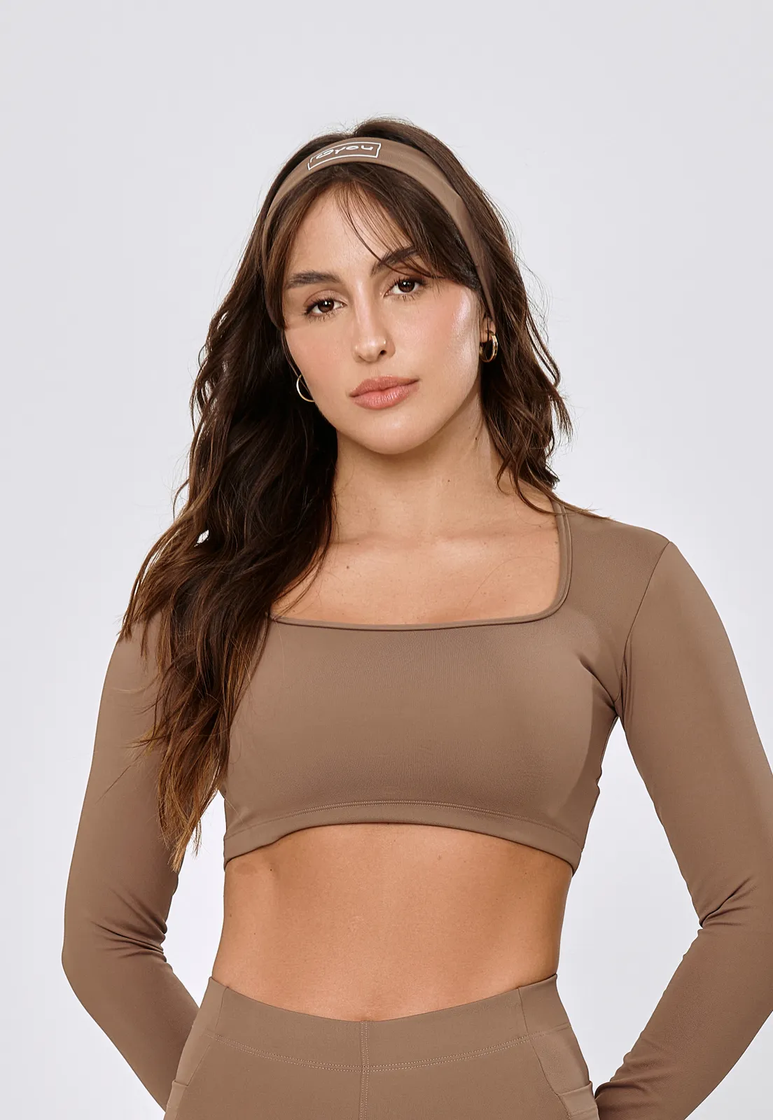 CROPPED SOFT DE MANGA LONGA E DECOTE QUADRADO - NUTS CROPPED SOFT DE MANGA LONGA E DECOTE QUADRADO - NUTS