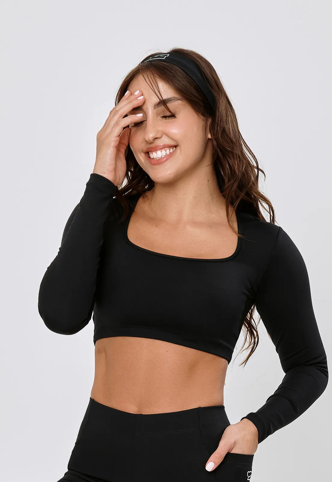 CROPPED SOFT DE MANGA LONGA E DECOTE QUADRADO - PRETO CROPPED SOFT DE MANGA LONGA E DECOTE QUADRADO - PRETO