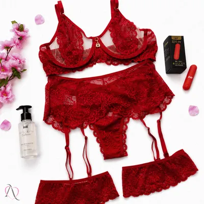 Kit Amor Intenso Com Caixa Presenteável - 1 Conjunto de Lingerie Tamanho M, 1 Lubrificante Suculenta e 1 Vibrador Bullet