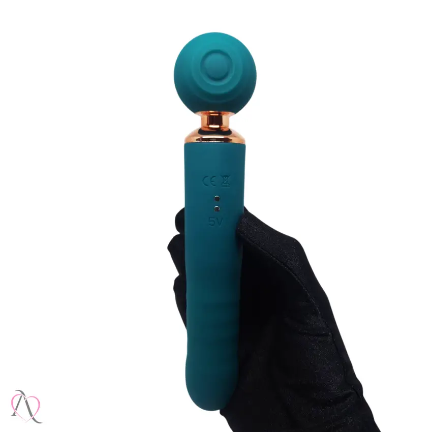 Vibrador Varinha Magica 3 Em 1 Com Vai E Vem 10 modos de vibração, 10 modos de tapping e 10 modos de sucção.