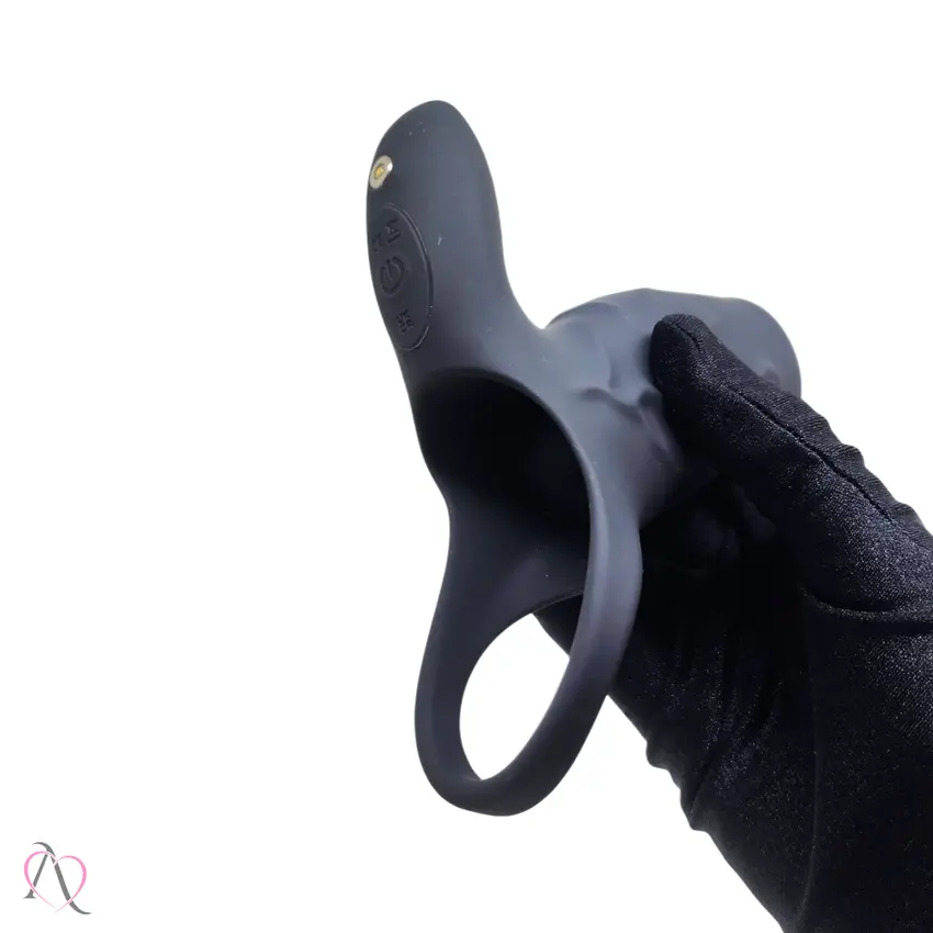 Capa Peniana com Anel e Vibrador Estimulador de Clitóris Cor Preto com 10 Modos de Vibração