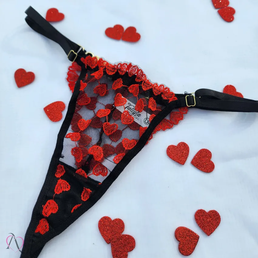 Calcinha Personalizável com até 10 letras - Love com Corações Tamanho Único - Tallyta Moda Apimentada