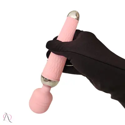 Vibrador Varinha Mágica Estimulador de Clitóris cor Rosa Claro Recarregável com 10 Modos de Vibração