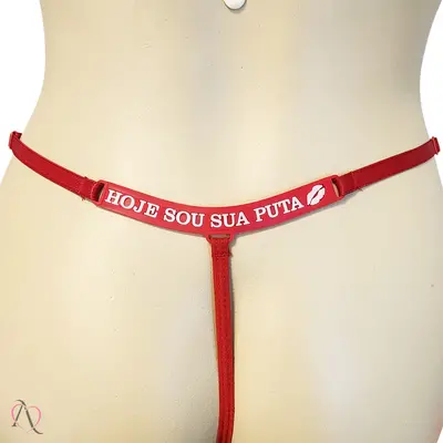 Calcinha com Frase que Brilha no Escuro HOJE SOU SUA PUTA Cor Vermelho - Tamanho Único