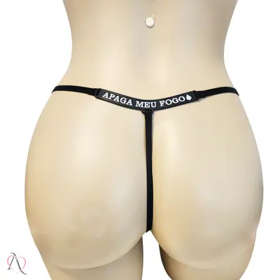 Calcinha com Frase que Brilha no Escuro APAGA MEU FOGO Cor Preto - Tamanho Único