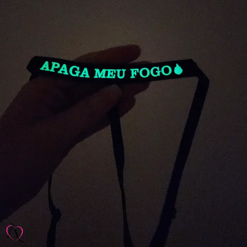 Calcinha com Frase que Brilha no Escuro APAGA MEU FOGO Cor Preto - Tamanho Único