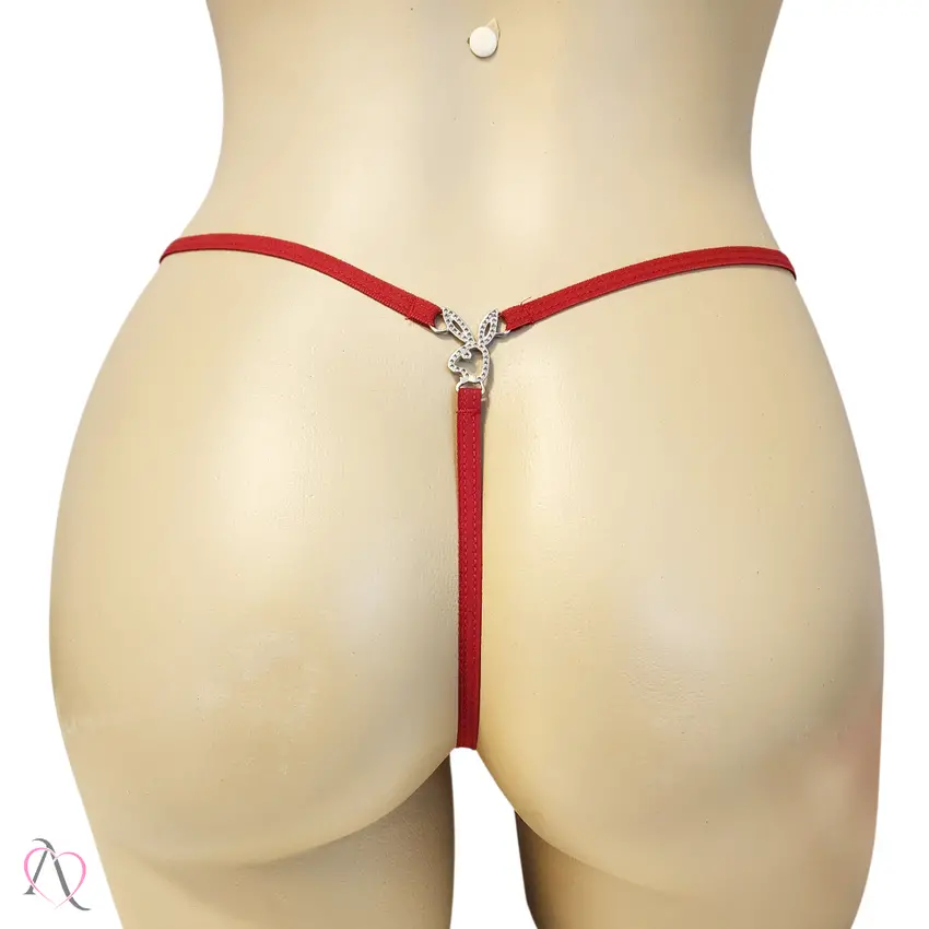 Calcinha Fio Dental com Pingente de Coelho da Playboy Cor Vermelho Tamanho Único Y5062