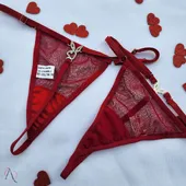 Calcinha Fio Dental com Pingente de Coelho da Playboy Cor Vermelho Tamanho Único Y5062 - imagem 1