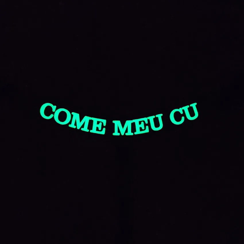 Calcinha com Frase que Brilha no Escuro COME MEU CU Cor Vermelho - Tamanho Único