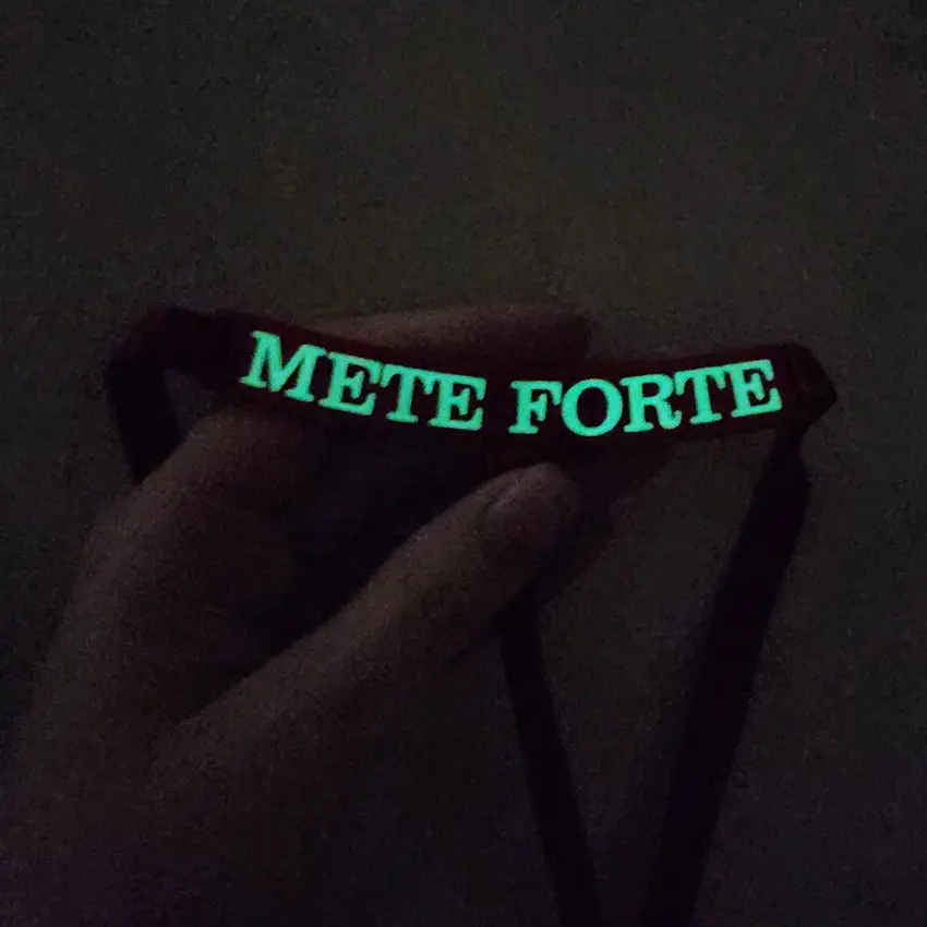 Calcinha com Frase que Brilha no Escuro METE FORTE Cor Vermelho - Tamanho Único