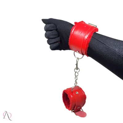Algema de Couro Sintético com Pelúcia Cor Vermelho