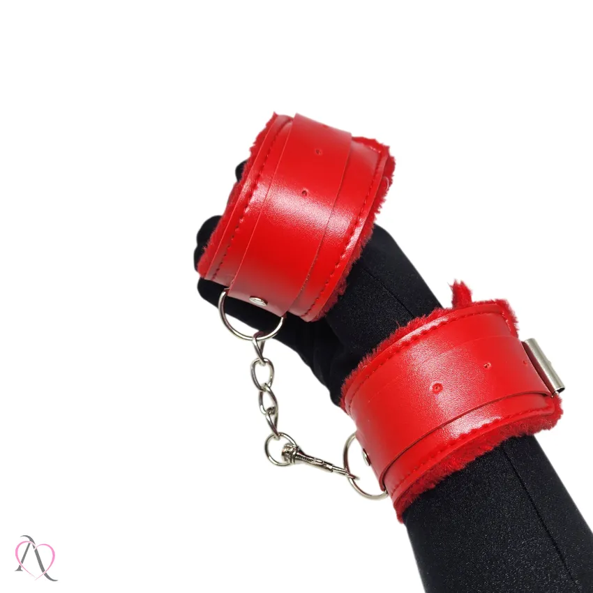 Algemas de Couro com Pelúcia Cor Vermelho