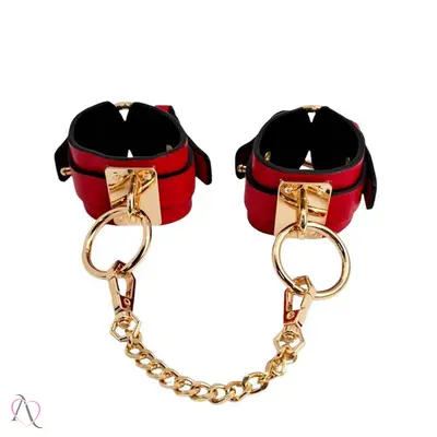 Algema em Couro com Metais dourados Cor Vermelha