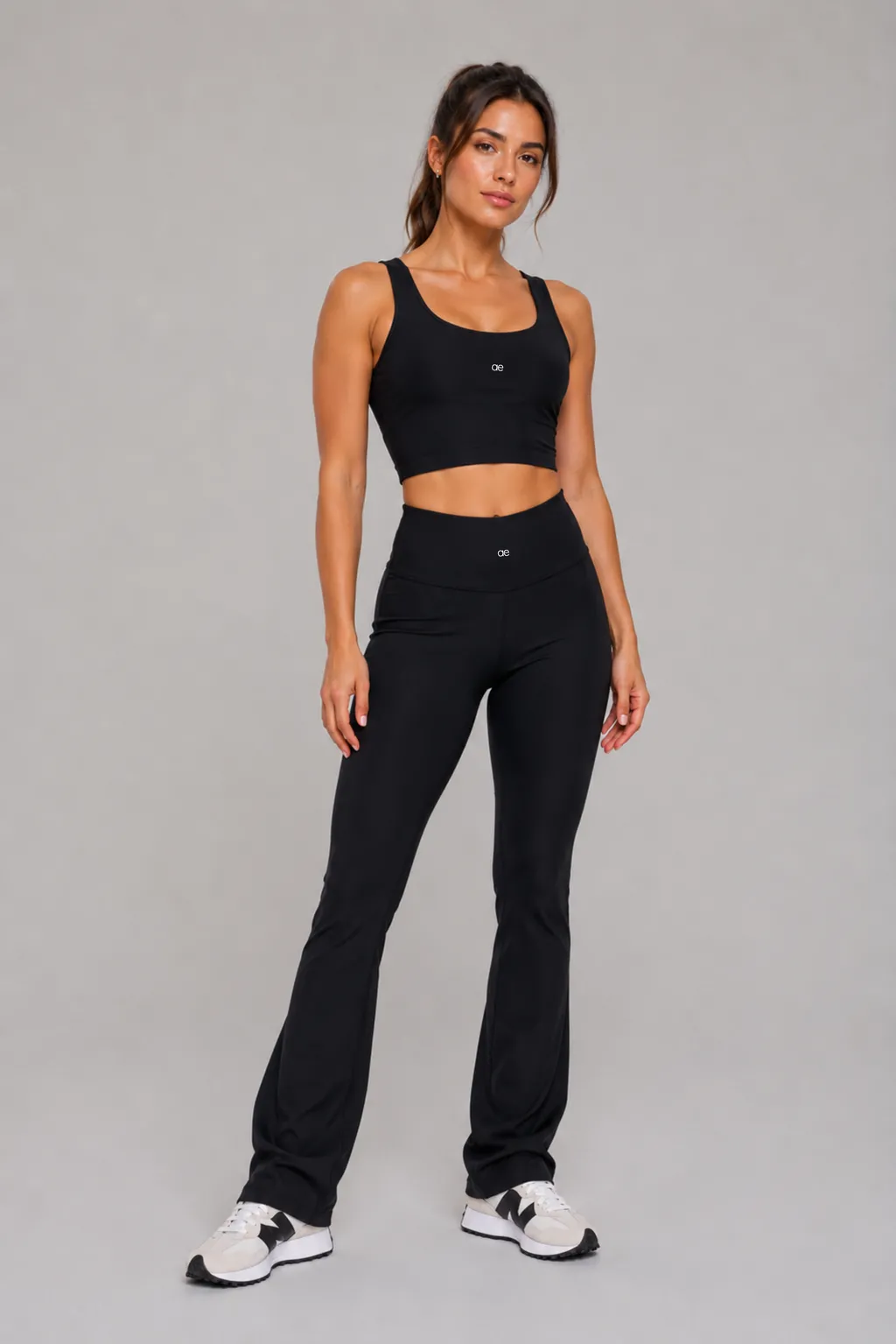 Calça ae | Mantra com sua modelagem flare alonga a silhueta e proporciona um caimento elegante, performance e estilo em uma única peça.