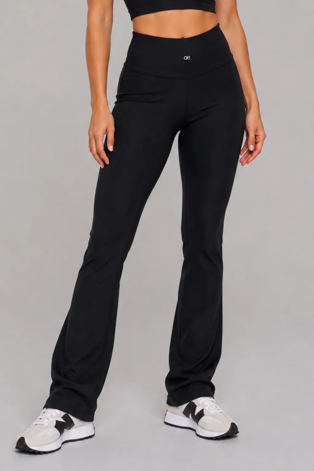 Calça ae | Mantra com sua modelagem flare alonga a silhueta e proporciona um caimento elegante, performance e estilo em uma única peça.
