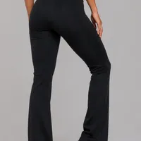 Calça ae | Mantra com sua modelagem flare alonga a silhueta e proporciona um caimento elegante, performance e estilo em uma única peça. - imagem 4