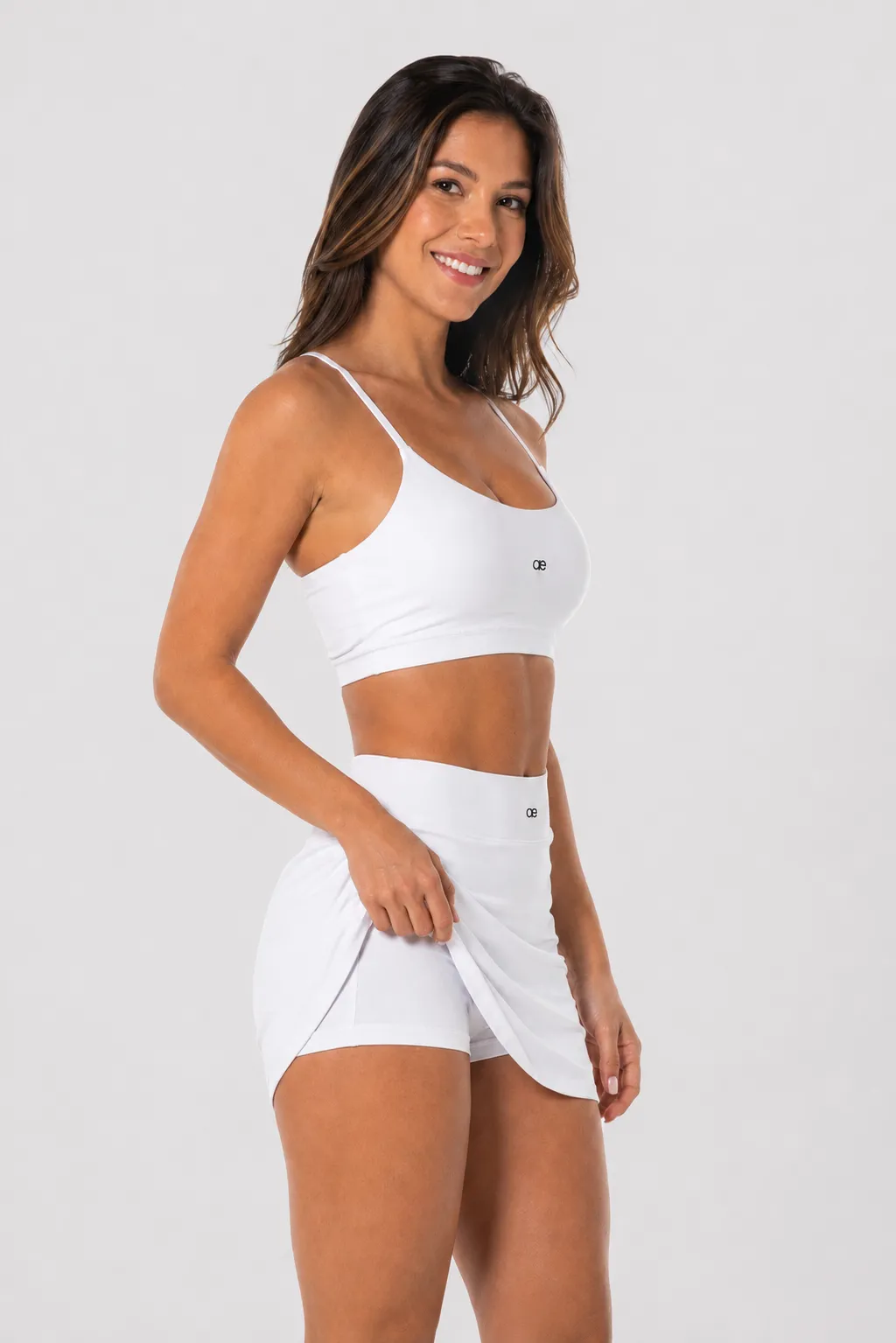 Conjunto Top e Saia ae | halo  proporciona sustentação, excelente elasticidade e adaptação natural ao corpo, garantindo conforto durante treinos, partidas de beach tennis, padel, tênis ou momentos de lazer.
