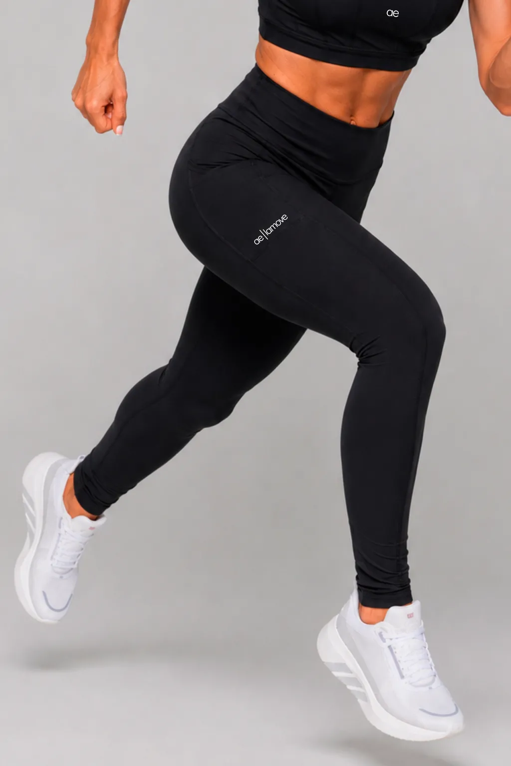 O Conjunto ae | Calm, composto pelo Top e pela Legging ae | Calm, foi desenvolvido para proporcionar uma experiência única de conforto e liberdade de movimento. 