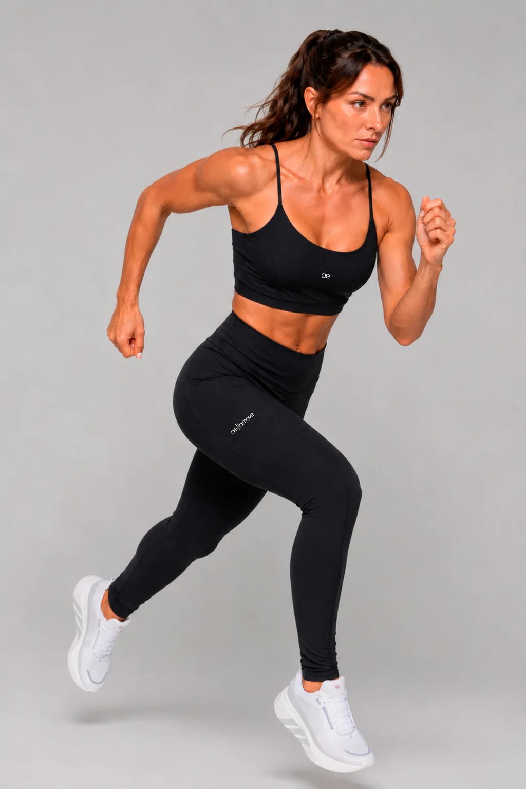 O Conjunto ae | Calm, composto pelo Top e pela Legging ae | Calm, foi desenvolvido para proporcionar uma experiência única de conforto e liberdade de movimento. 