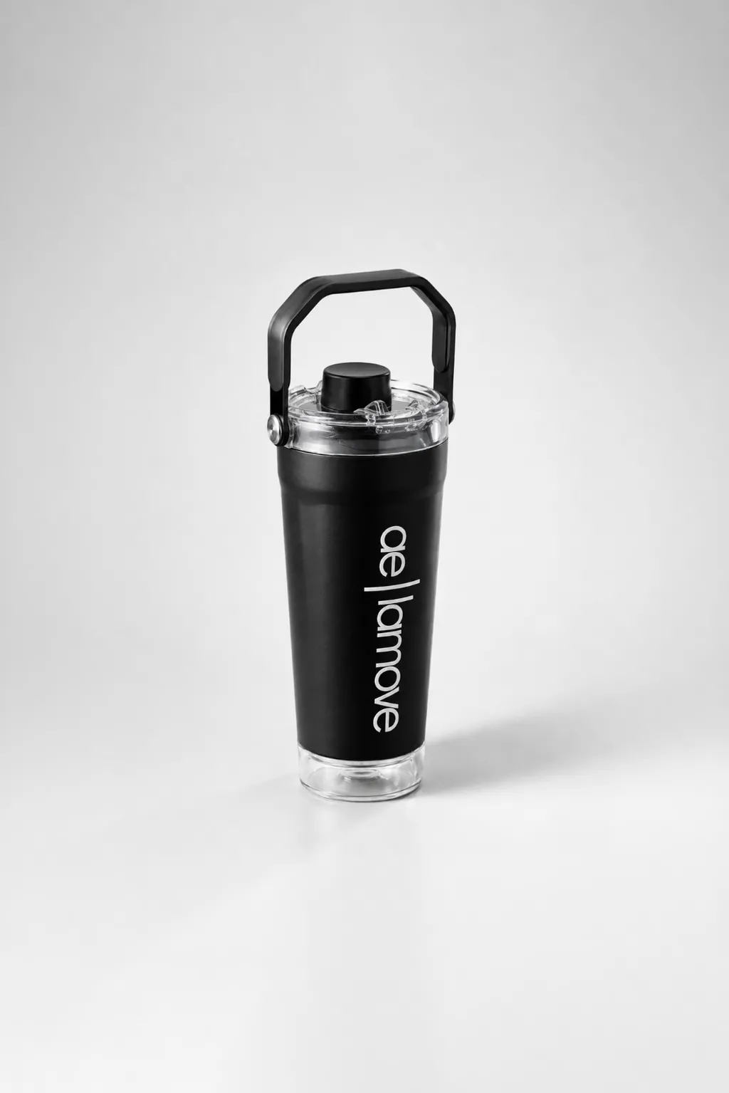 Garrafa Térmica ae | Shaker foi desenvolvido para acompanhar sua rotina de treinos, trabalho e viagens com máxima praticidade. Com capacidade de 700 ml.