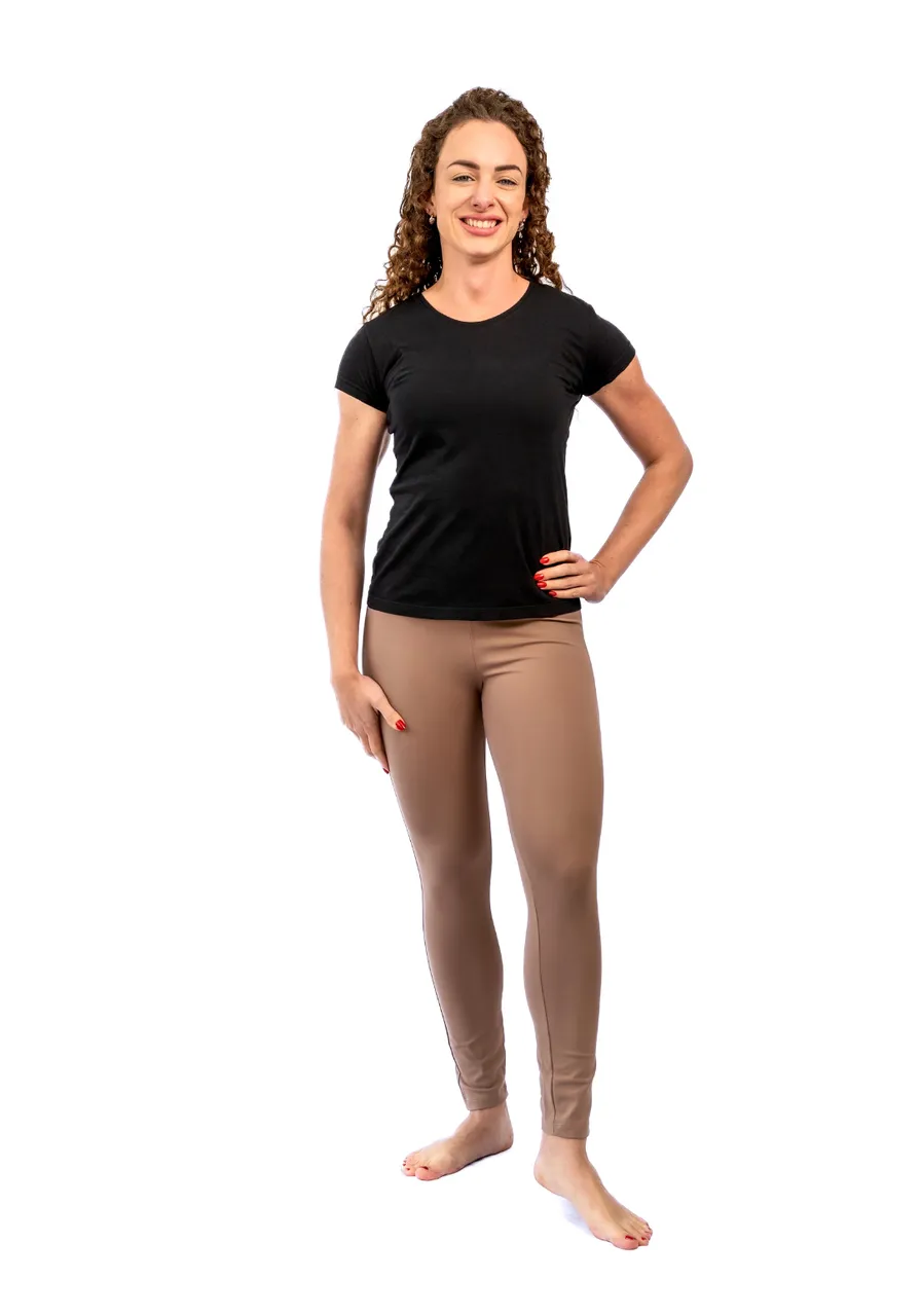 Camiseta Slim Feminina preta 100% algodão premium que não desbota de produção sustentável