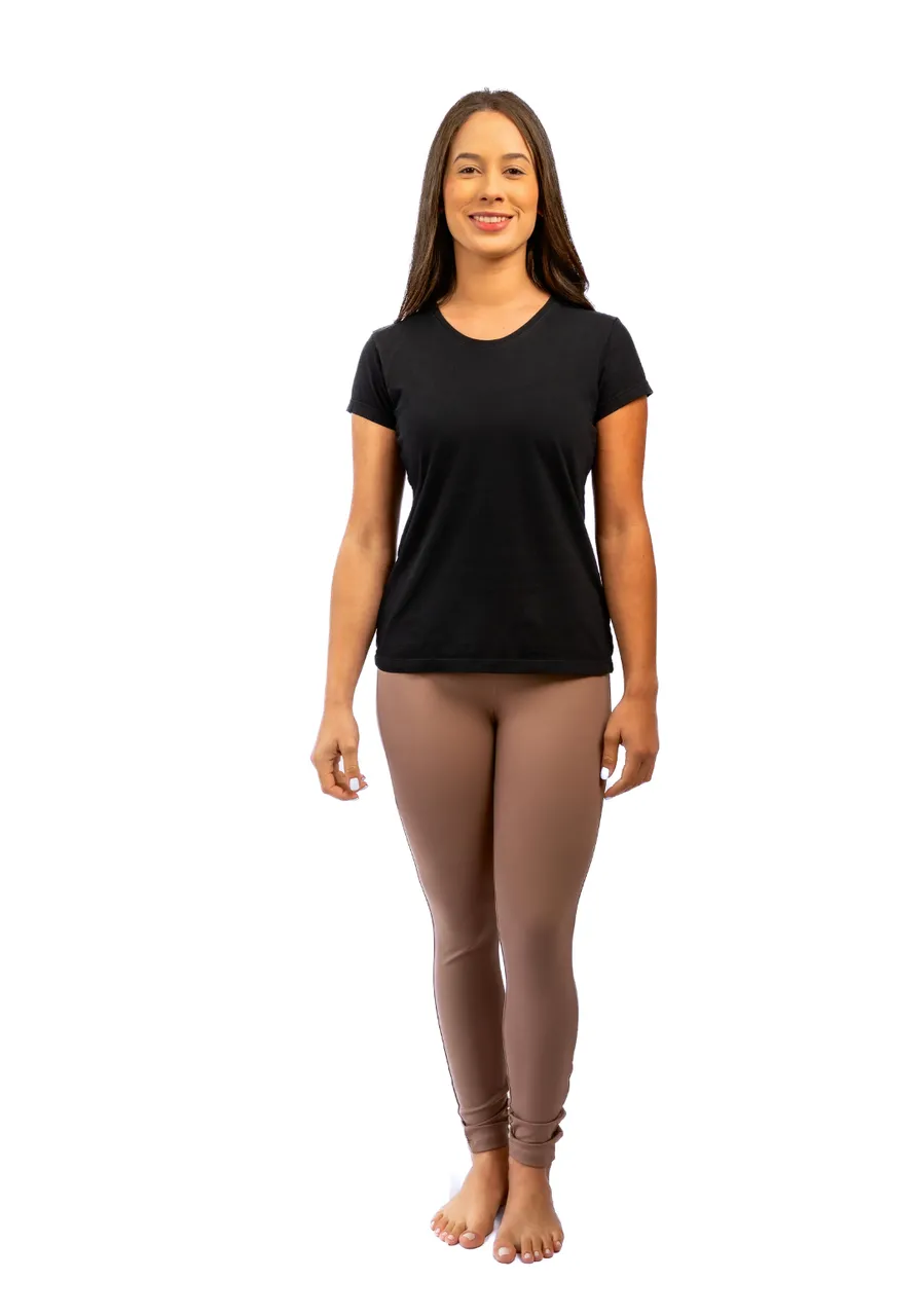 Camiseta Slim Feminina preta 100% algodão premium que não desbota de produção sustentável
