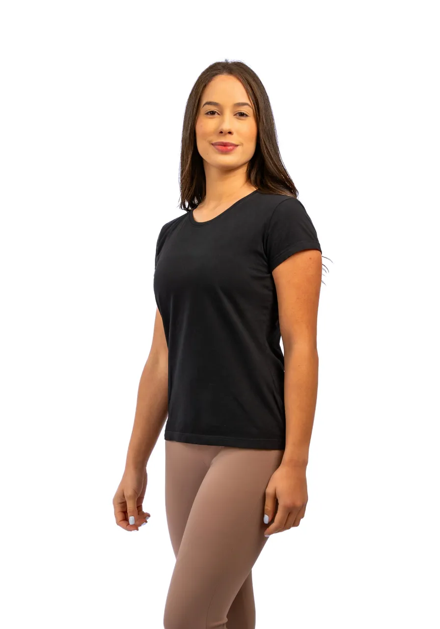 Camiseta Slim Feminina preta 100% algodão premium que não desbota de produção sustentável
