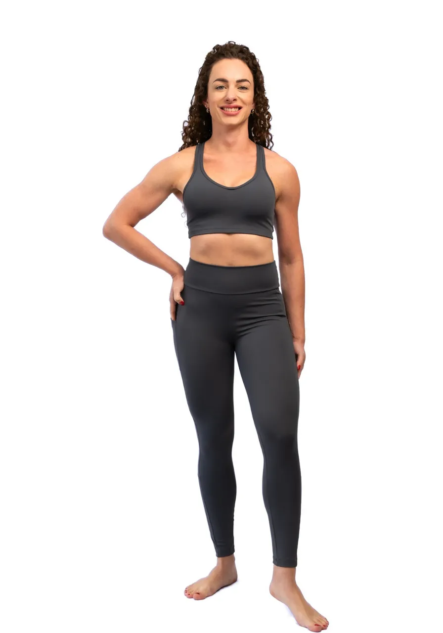Legging Grey com bolsos laterais - zero transparência, proteção UV, compressão inteligente e secagem rápida