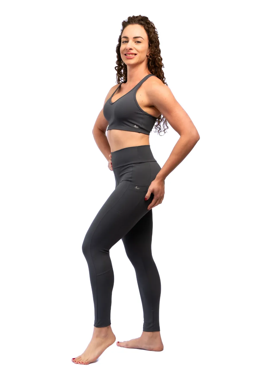 Legging Grey com bolsos laterais - zero transparência, proteção UV, compressão inteligente e secagem rápida