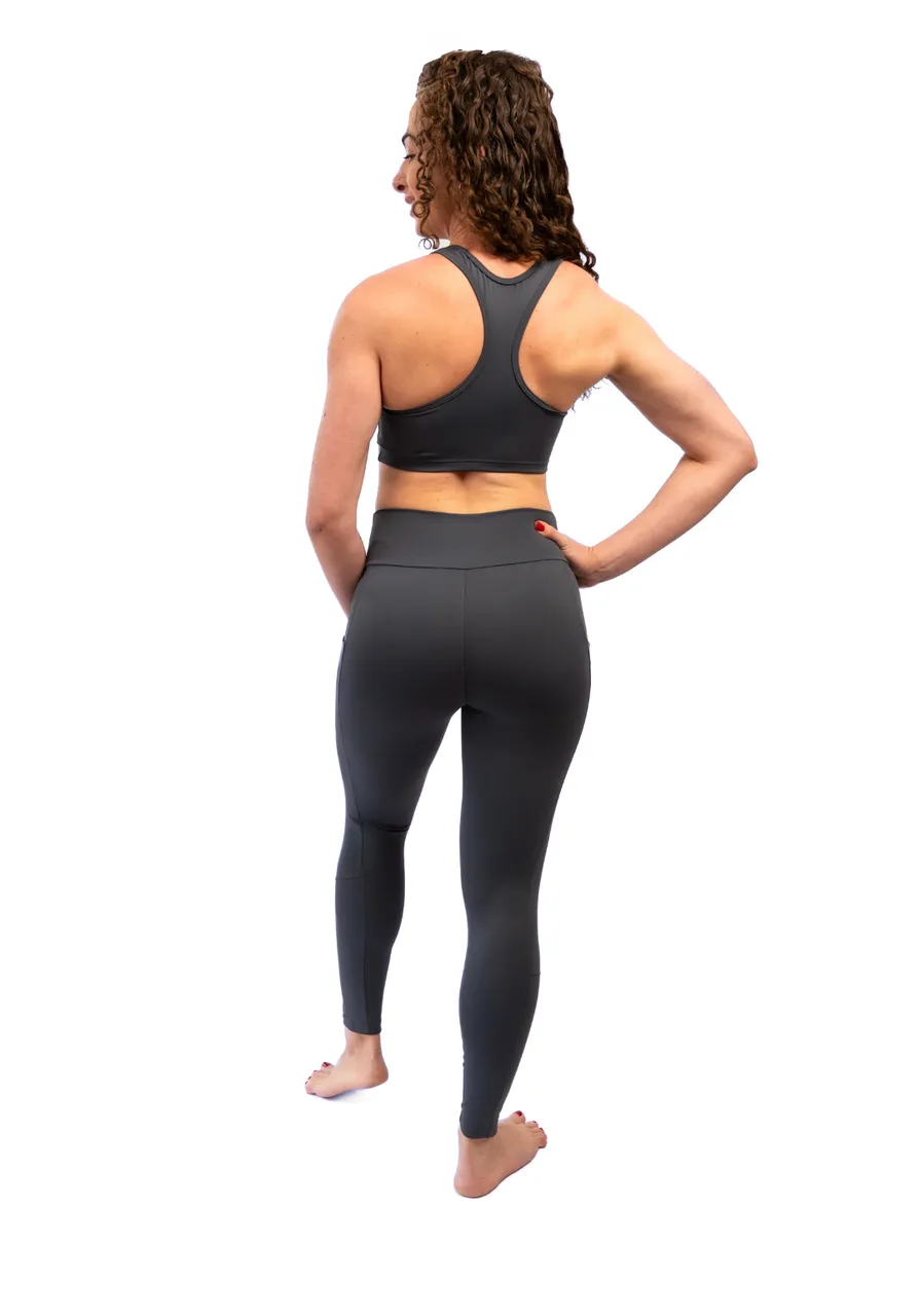 Legging Grey com bolsos laterais - zero transparência, proteção UV, compressão inteligente e secagem rápida