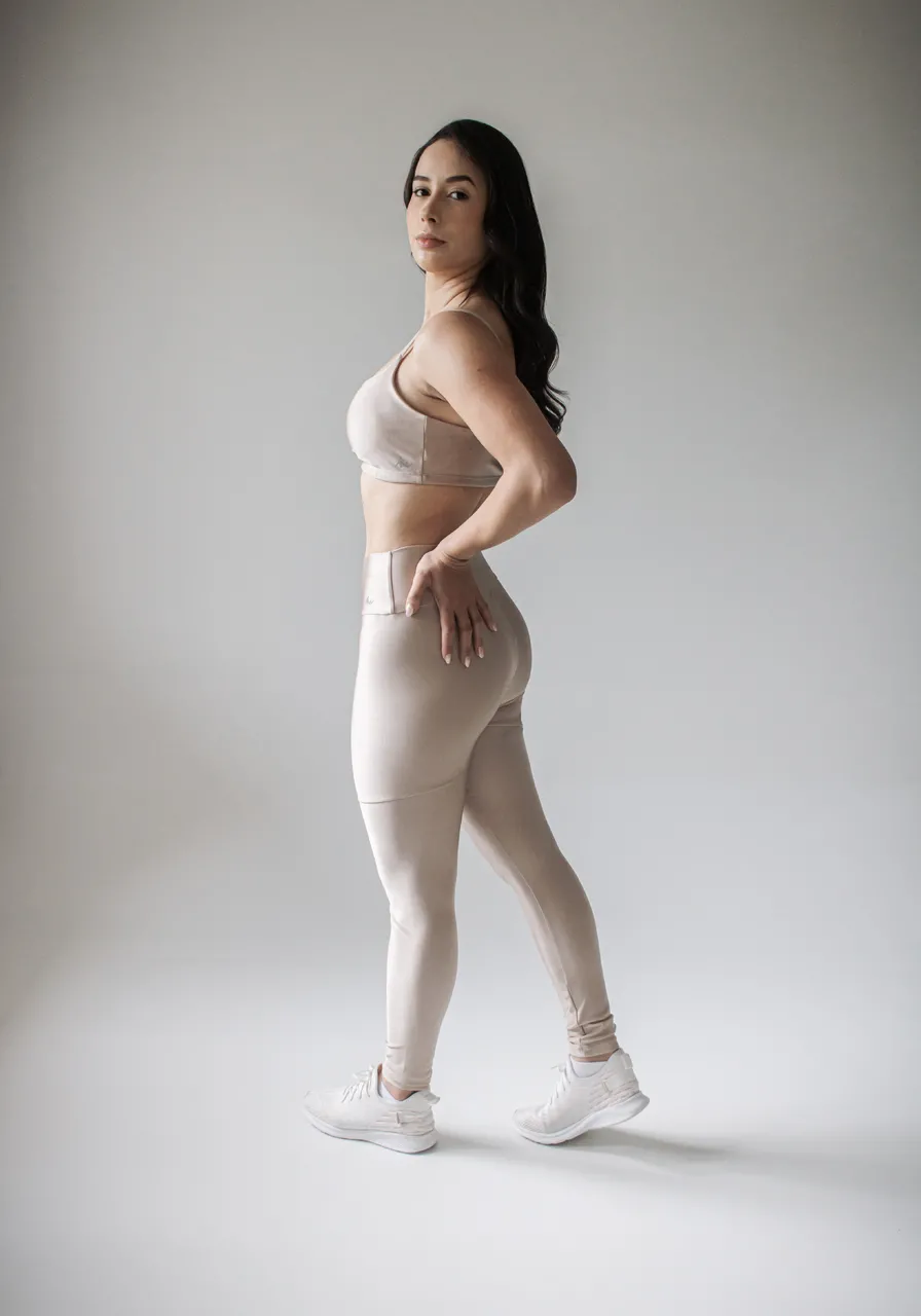 Legging Golden - Brilho elegante, proteção UV, zero transparência, durabilidade superior, tecido duplo, secagem rápida