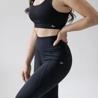Legging Ultra Black com bolsos laterais, proteção UV, zero transparência, respirável e extra conforto - imagem 2