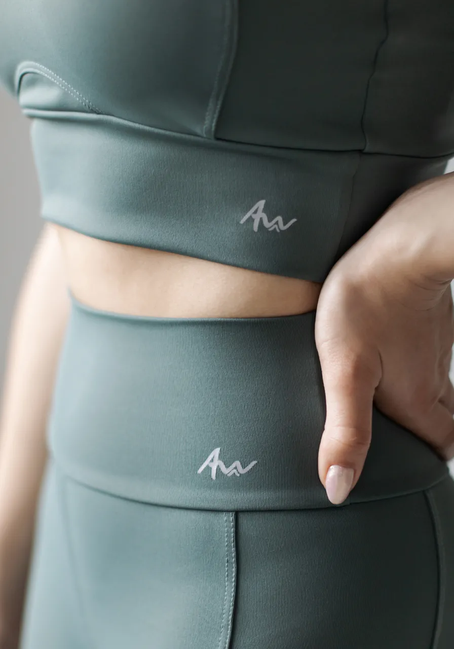 Legging Deep Green - modeladora, zero transparência, proteção UV, compressão inteligente e secagem rápida