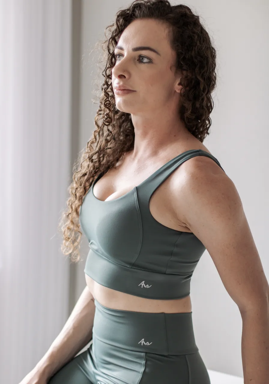 Top Deep Green Modelador - alta sustentação, proteção UV, tecido duplo, secagem rápida