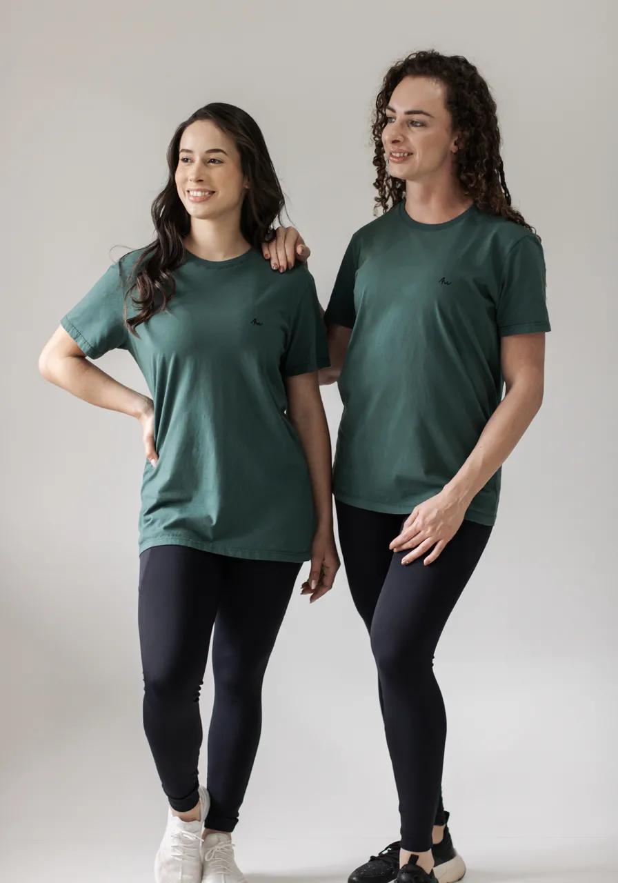 Camiseta 100% algodão Premium Verde Esmeralda - fibra natural que não desbota