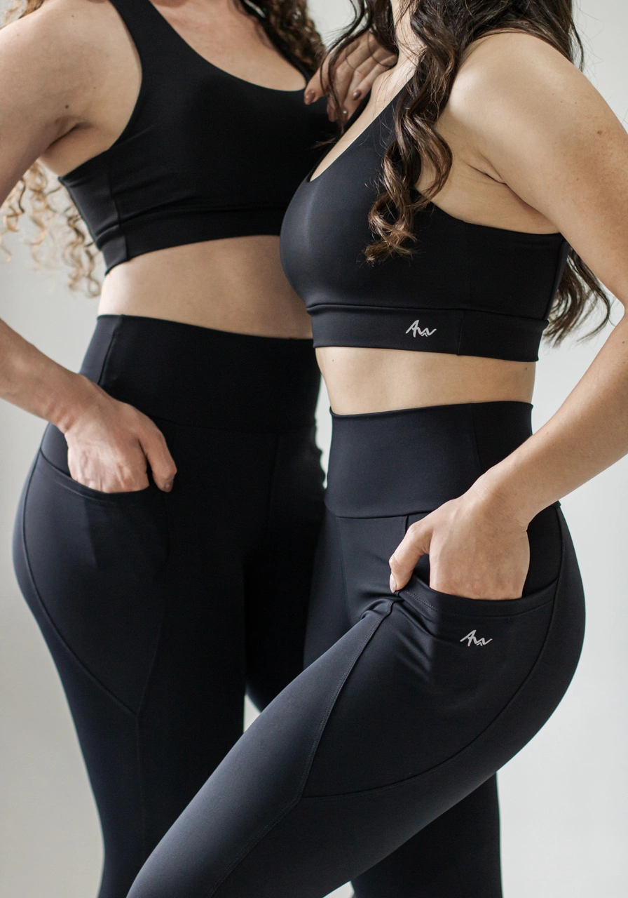 Top High Performance Ultra Black com bolso