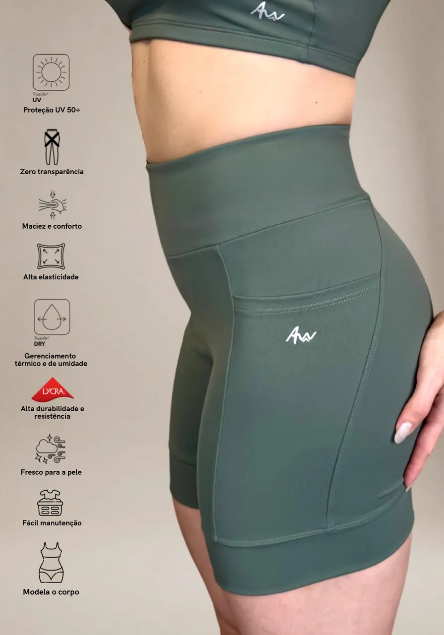 Short Deep Green com bolsos laterais - zero transparência, secagem rápida, compressão inteligente, proteção UV