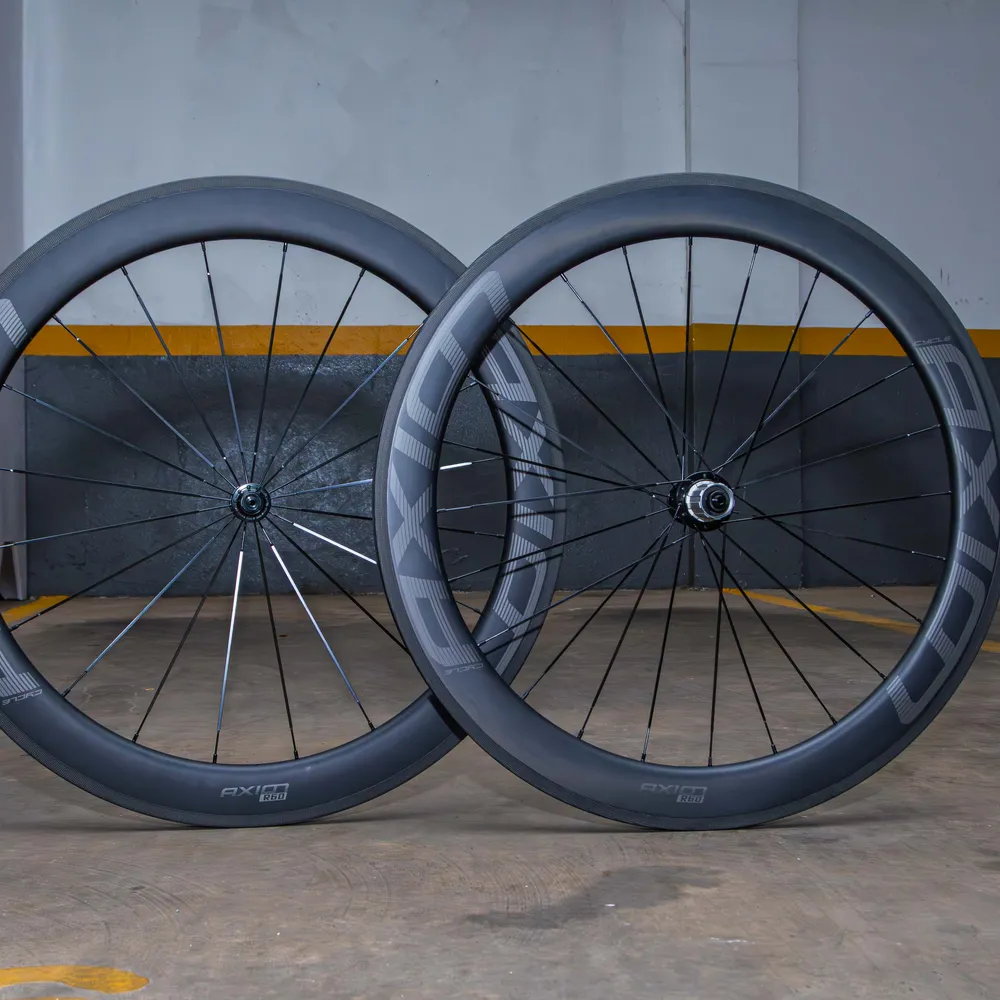 Roda de Carbono Rim Brake 60mm Leveza e Aero | Axion Cycle