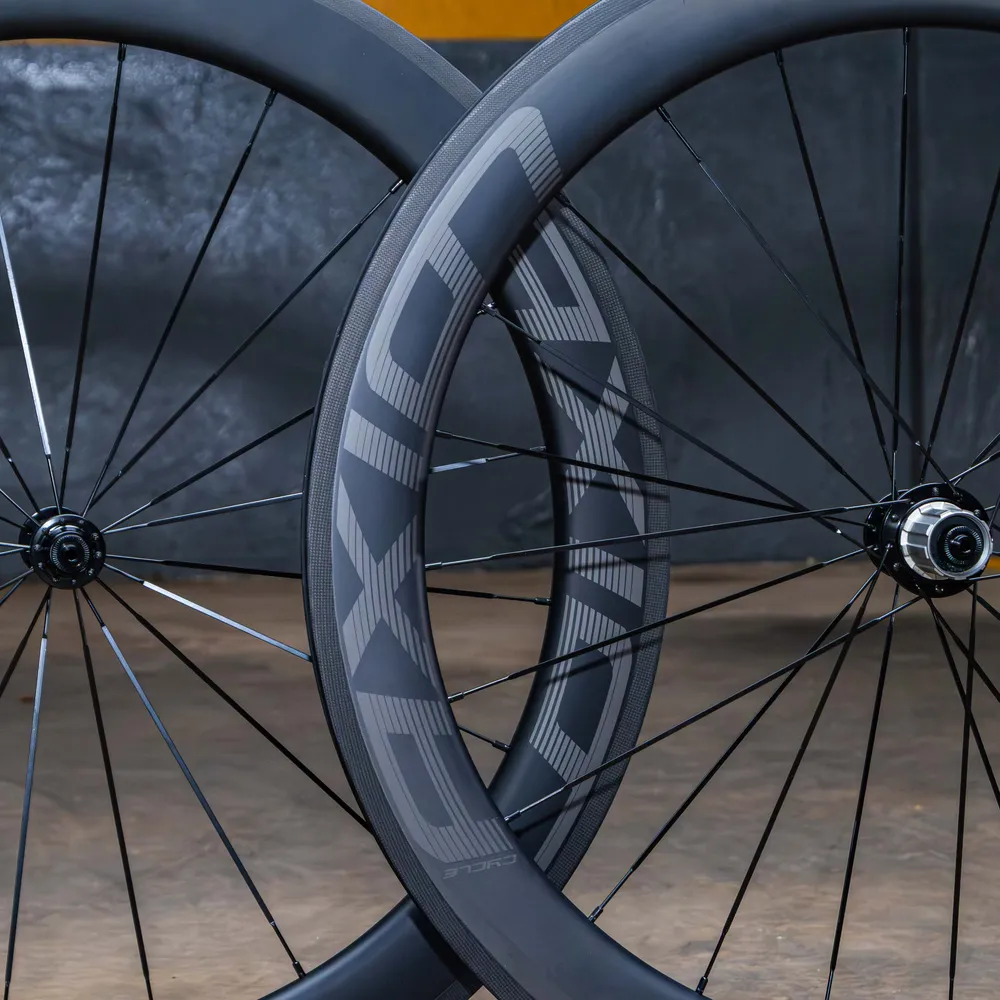Roda de Carbono Rim Brake 60mm Leveza e Aero | Axion Cycle