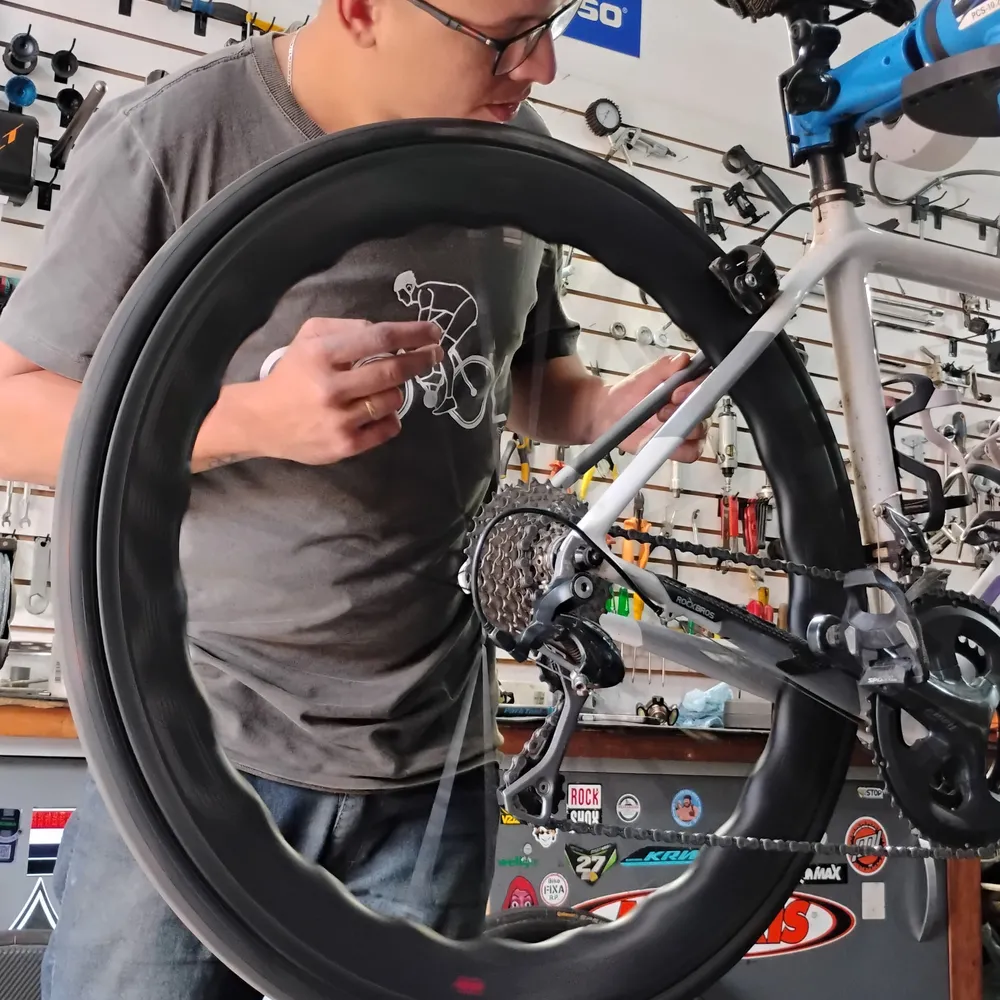 Roda de Carbono Rim Brake Wave Cerâmica 55/60mm INMETRO | Axion Cycle