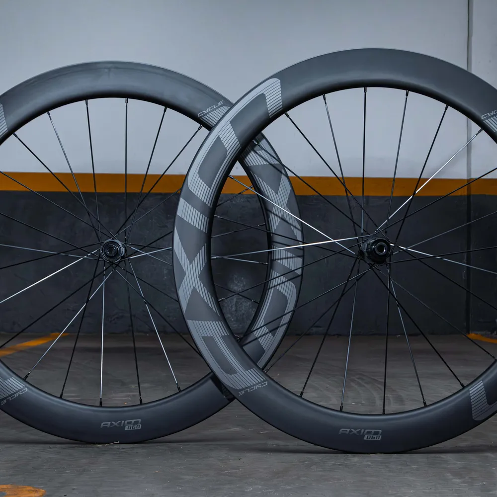 Roda de Carbono Disc Brake 60mm Aerodinâmica | Axion Cycle