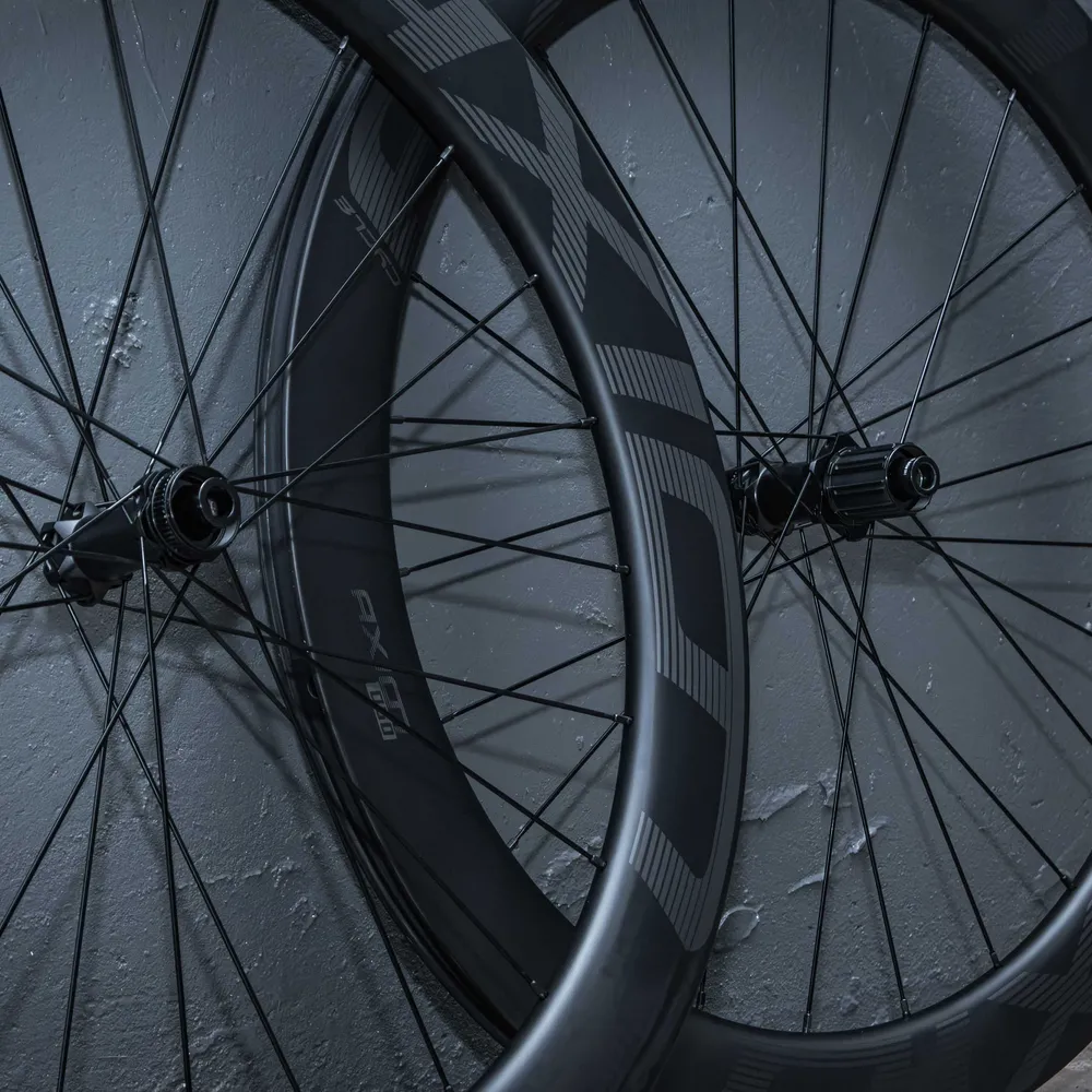 Roda de Carbono Disc Brake 60mm Aerodinâmica | Axion Cycle