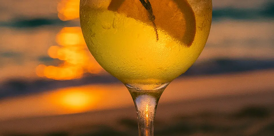Pôr do Sol: gin cítrico com o toque da Bananinha