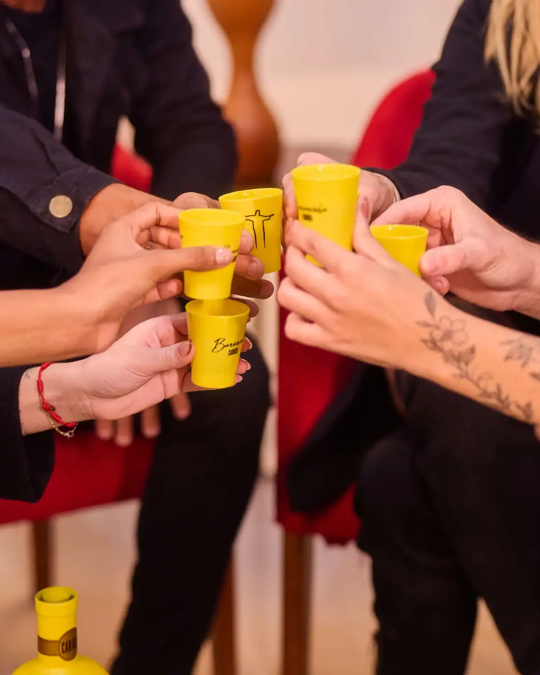 Copinho de Shot Plástico 25ml e 50ml - Bananinha Carioca