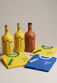 Compre 3 Licores e Ganhe 3 Camisetas Vintage Ed. Amarelinha da Copa - Bananinha Carioca - imagem 1