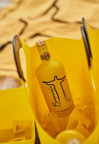 Kit 1 Garrafa Licor Original + 2 Copinhos de Plástico - imagem 6
