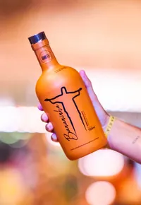 Kit 1 Garrafa Licor Banoffee + 1 Copinho de Vidro - imagem 6