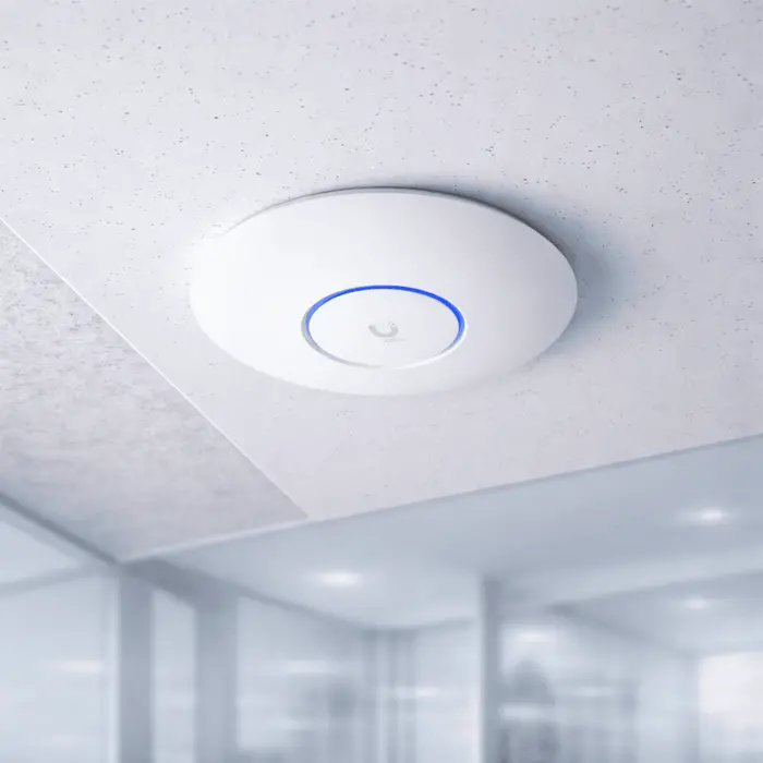 Access Point Ubiquiti UniFi U7-LR WiFi 7 Longo Alcance 2.5GbE PoE Alta Performance 160m² 300+ Usuários Anatel